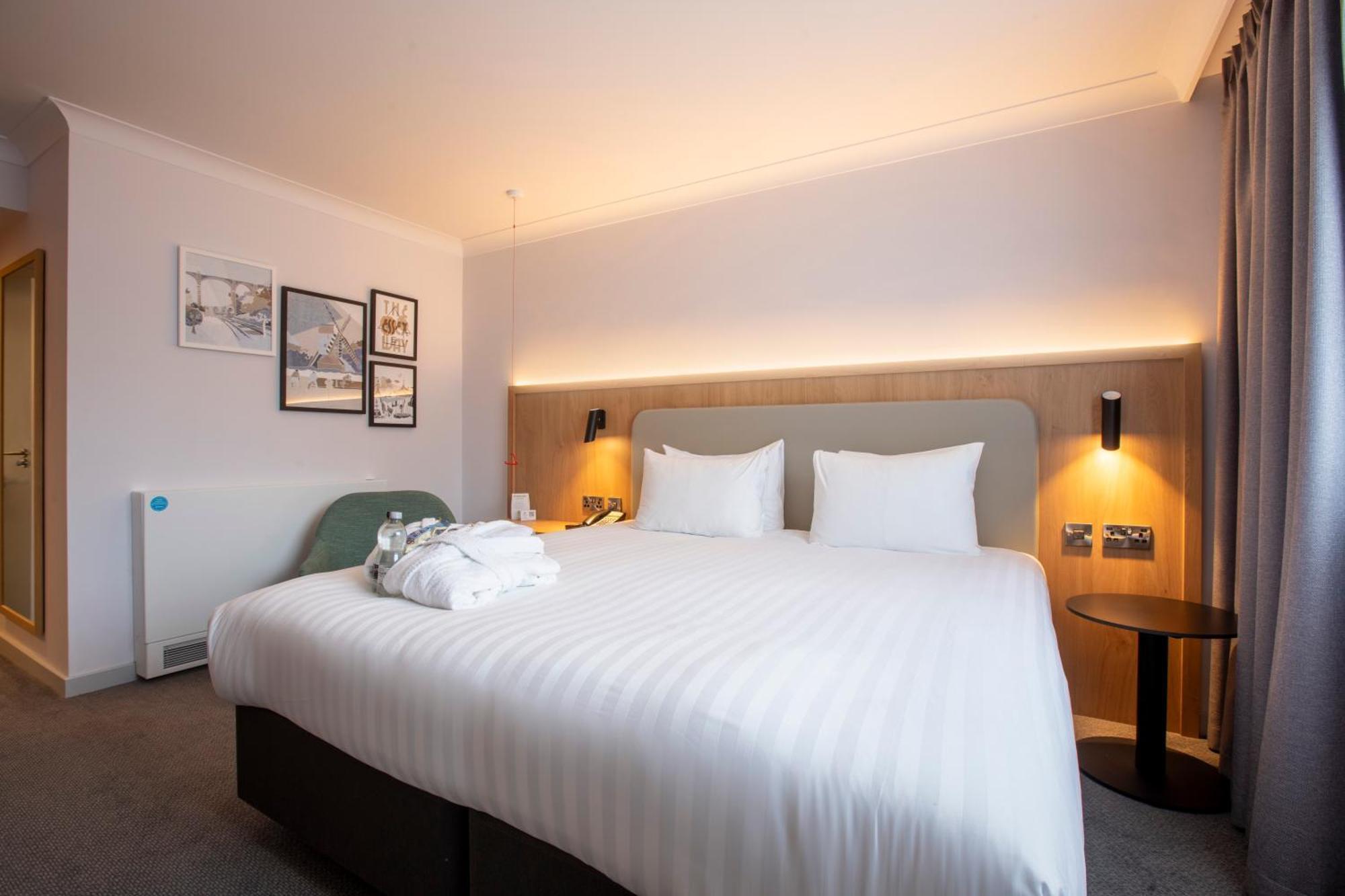 Holiday Inn Brentwood By Ihg Exteriör bild