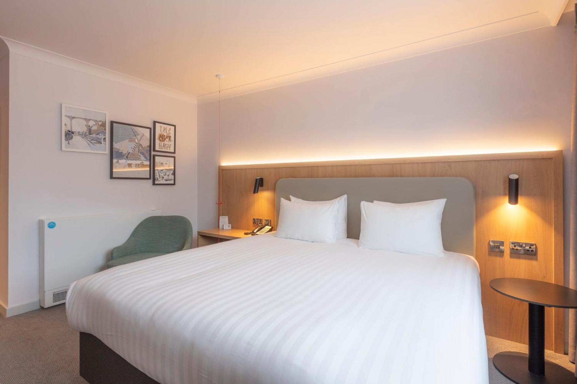 Holiday Inn Brentwood By Ihg Exteriör bild
